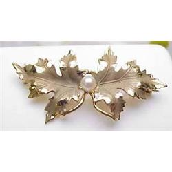 14kt yellow gold leaf brooch with 4mm pearl 4.7gr