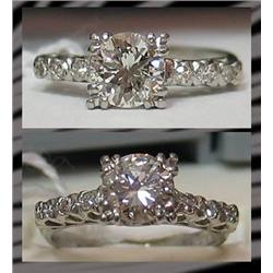 Ladys platinum diamond ring with approx 1Ct round