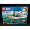 Image 1 : LEGO® City Diving Yacht Building Set 60221