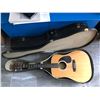 Image 3 : ACOUSTIC GUITAR W/ CASE