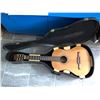 Image 1 : SUZUKI ACOUSTIC GUITAR W/ CASE