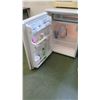 Image 2 : Kenmore Mini Refrigerator (RM-101)