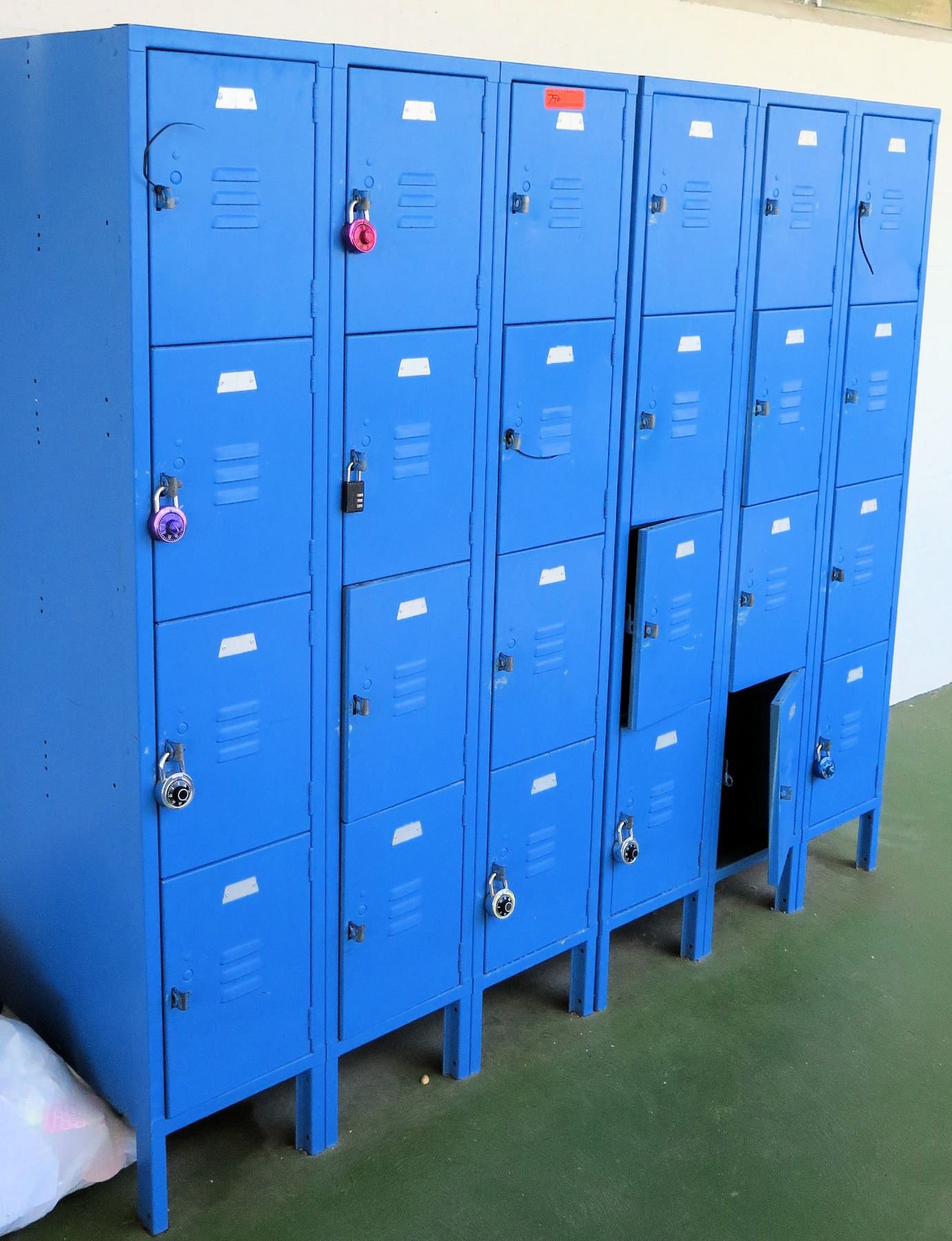Blue 24-Compartment Metal Storage Lockers - Oahu Auctions