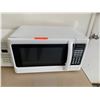 Image 2 : Qty 2 White Microwave Ovens (RM-Stdnt Center)