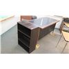 Image 2 : Desk w/ Rolling Chair and Small Shelving Unit (RM-605)