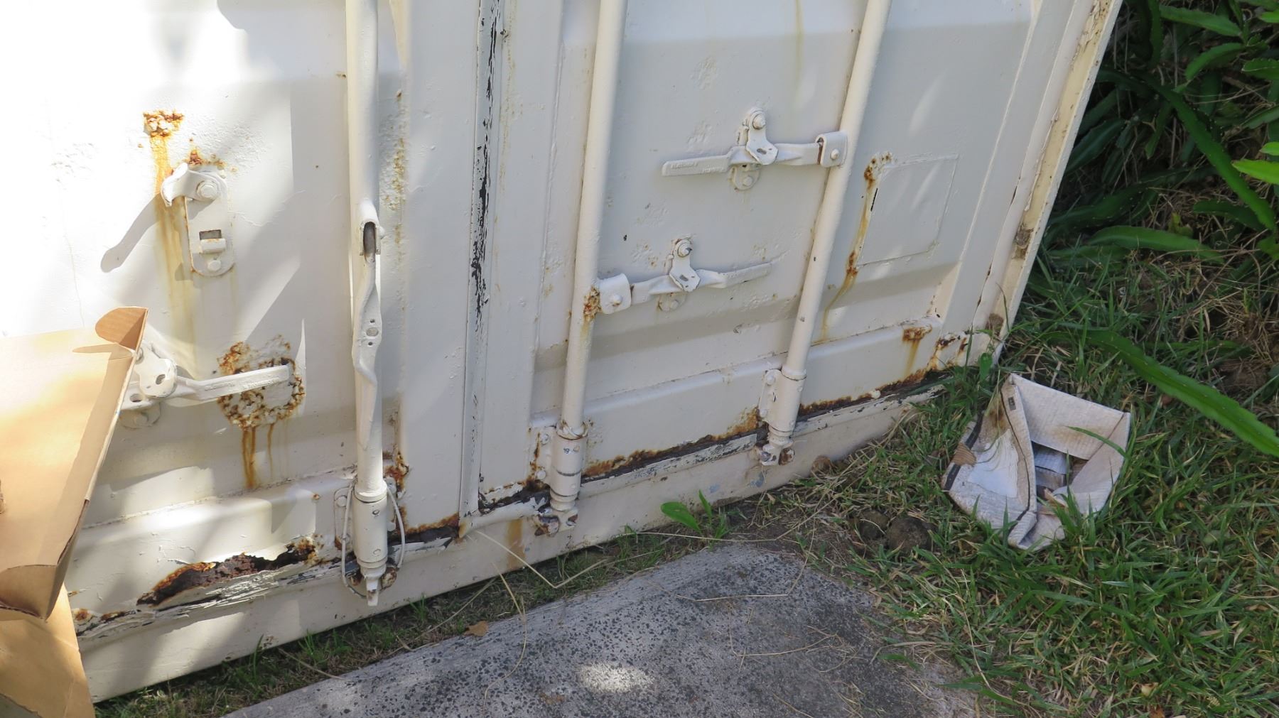 Shipping Container (has rust, roof leaks) - Oahu Auctions