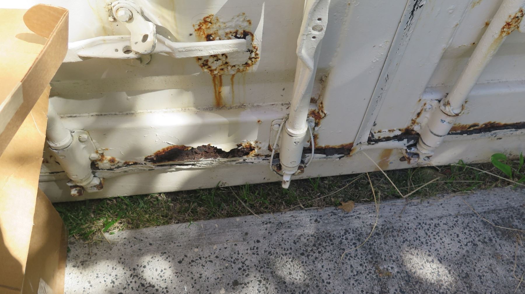 Shipping Container (has rust, roof leaks) - Oahu Auctions