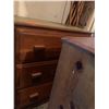 Image 6 : 2 Matching Wooden 3-Drawer Chests
