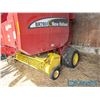 Image 7 : 2001 New Holland 688 Round Baler