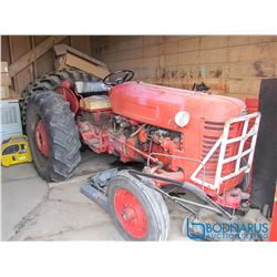 1957 International Harvester 300 Gas Engine #25753 (running)