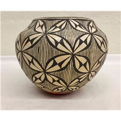 Mid-Century Acoma Pueblo Pot