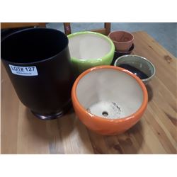 LOT OF PLANTER POTS