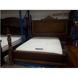 DETAILED KING SIZE POSTER BED FRAME