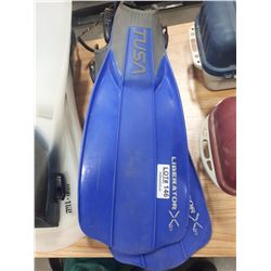 PAIR OF TUSA LIBERATOR BLUE FLIPPERS