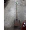 Image 1 : TWO SHOVELS