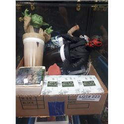 TRAY OF STAR WARS COLLECTABLES