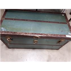 VINTAGE GREEN METAL STEAMER TRUNK