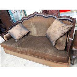 PLUSH UPHOLSTERED CHESTERFIELD WITH CARVED BACK AND TACK ACCENTS