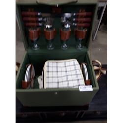 HIGH CLASS PICNIC BASKET COMPLETE WITH WINE GLASSES, DISHES AND SILVERWARE