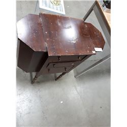 SMALL WOODEN OCCASIONAL TABLE WITH THREE DRAWERS