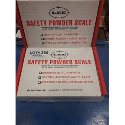 TWO LEE MAGNETICALLY DAMPERED SEFETY POWDER SCALE