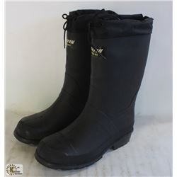 SZ 7 BAFFIN WATERPROOF STEEL TOE RUBBER BOOTS