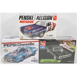 LOT OF 3 VINTAGE MODEL KITS- CHEVELLE & AMC