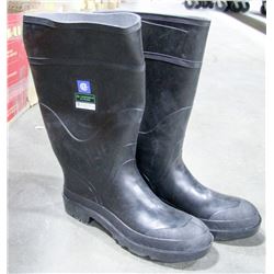 PAIR OF BAFFIN STEEL TOE RUBBER BOOTS
