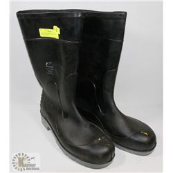 PAIR OF ONGUARD STEEL TOED RUBBER BOOTS