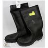 Image 1 : PAIR OF ONGUARD STEEL TOED RUBBER BOOTS