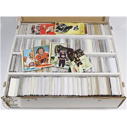BOX OF OVER 3200 HOCKEY CARDS - ASSORTED SETS &