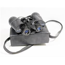 BUSHNELL 8 X 40 BINOCULARS IN A CASE
