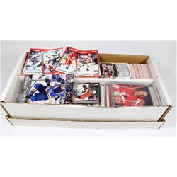 BOX OF 1000 PLUS HOCKEY CARDS