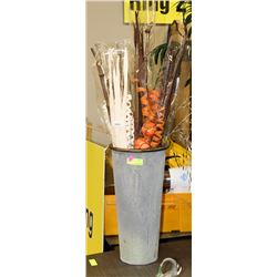 METAL SHOWHOME VASE WITH DECORATIVE BOUQUET