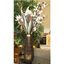 BLACK & GOLD SHOWHOME POT WITH WHITE FLORAL