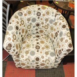 CLOTH SHOWHOME ACCENT CHAIR