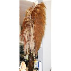 TALL GLASS VASE WITH FEATHER LIKE DECORATIVE