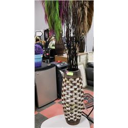 WOVEN SHOWHOME VASE WITH DECORATIVE STICKS.