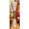 Image 1 : SHOWHOME 47" DECORATIVE LAMP