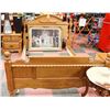 Image 5 : 9PC WOOD QUEEN SIZE BEDROOM SET