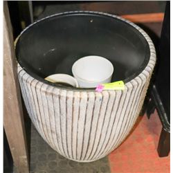 LARGE SHOWHOME PLANTER WITH 2 SMALL PLANTERS