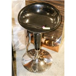 HYDRAULIC BLACK & METAL BAR STOOL
