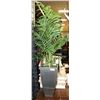 Image 1 : SHOWHOME TREE WITH VASE