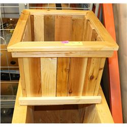 CEDAR PLANTER 16" X 17" X 17