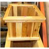 Image 1 : CEDAR PLANTER 16" X 17" X 17