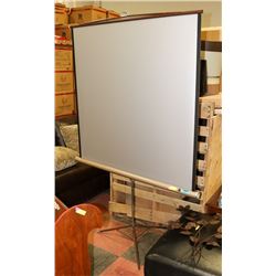 PROJECTION SCREEN 50 X 48