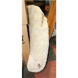 LARGE ROLL OF SHOWHOME SHAG CARPET
