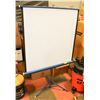 Image 1 : PROJECTION SCREEN 43"LX42"W