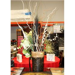 LARGE CERAMIC DECORATIVE VASE WITH FLORAL SHOWHOME