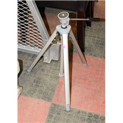 CAMERA TRIPOD